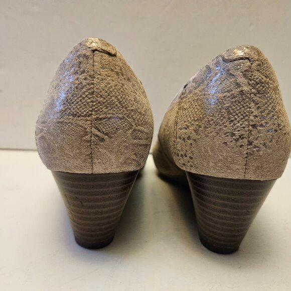 Clark's Collection Soft Cushion Wedge Pumps. US 7.5 M - Picture 12 of 16